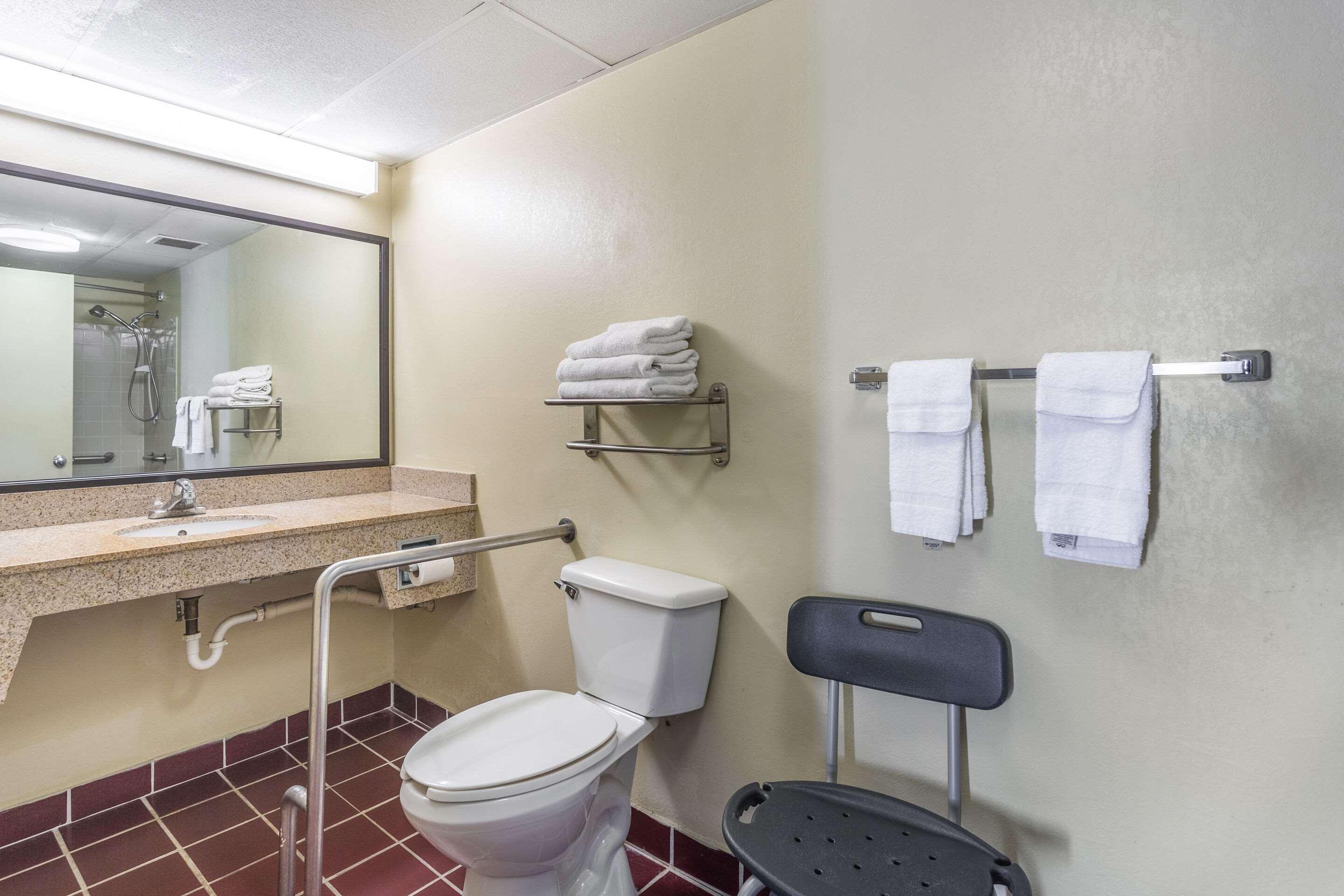 Econo Lodge&Suites Clarksville Eksteriør billede