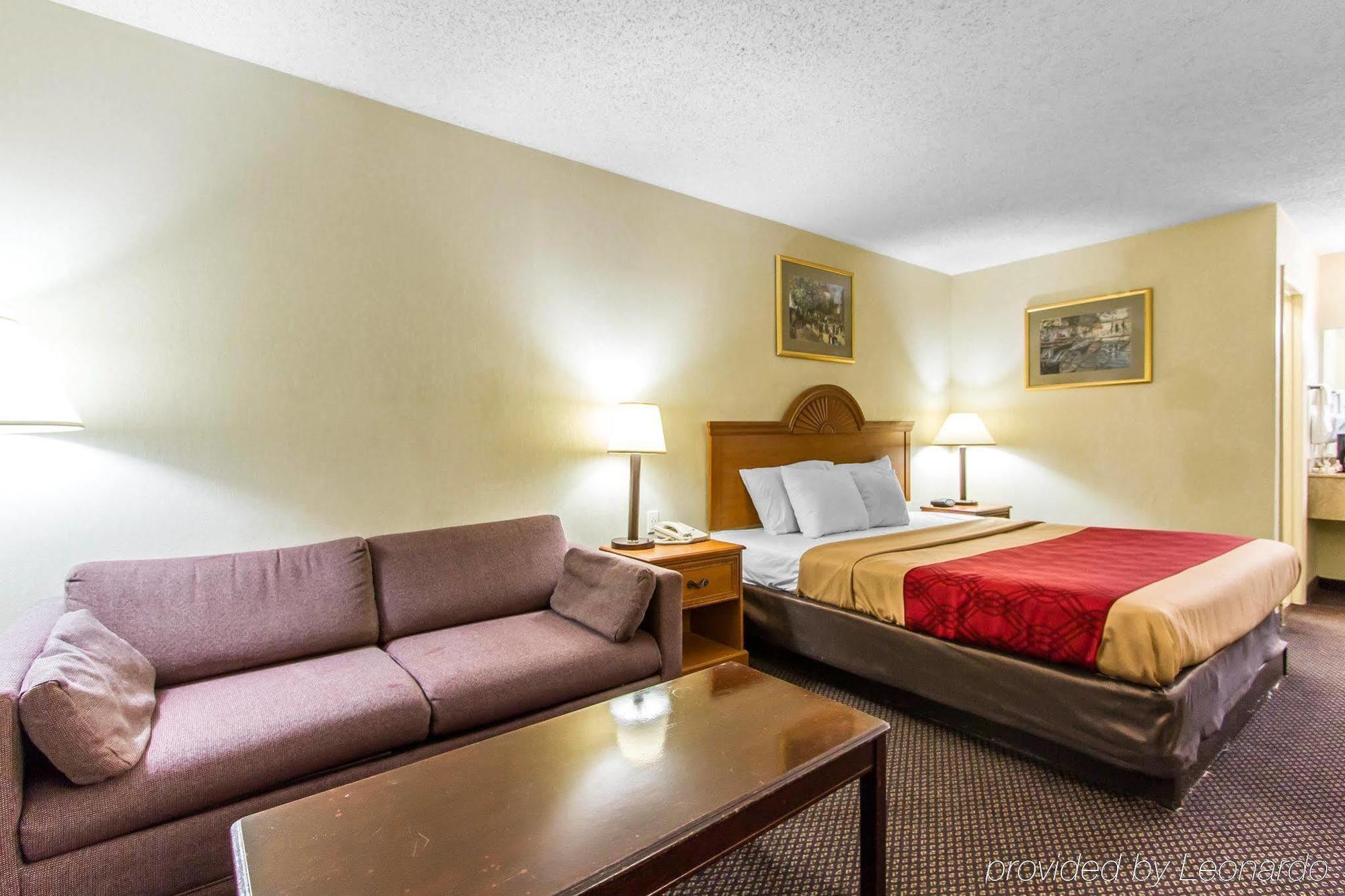 Econo Lodge&Suites Clarksville Eksteriør billede
