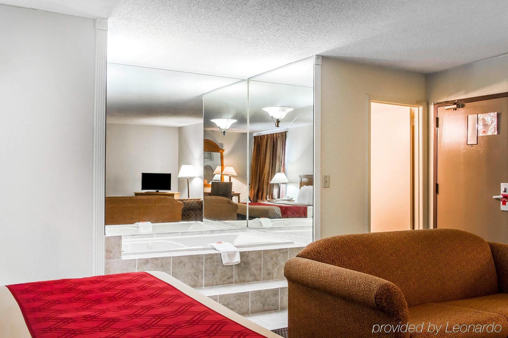 Econo Lodge&Suites Clarksville Eksteriør billede