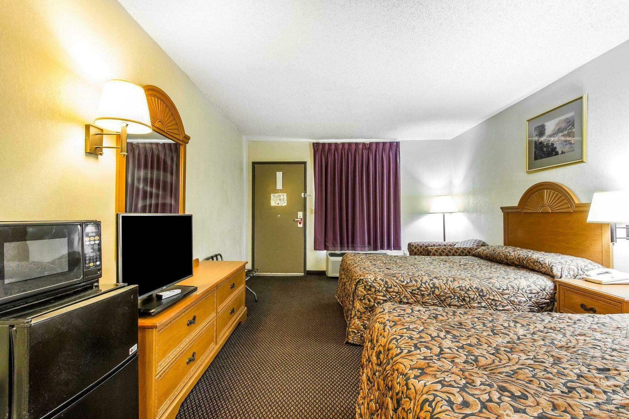 Econo Lodge&Suites Clarksville Eksteriør billede