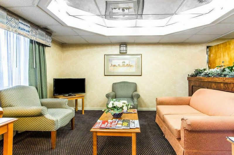 Econo Lodge&Suites Clarksville Eksteriør billede